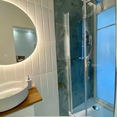 Centre - Climatisation - Calme - Cuisine - Wifi - Tramway